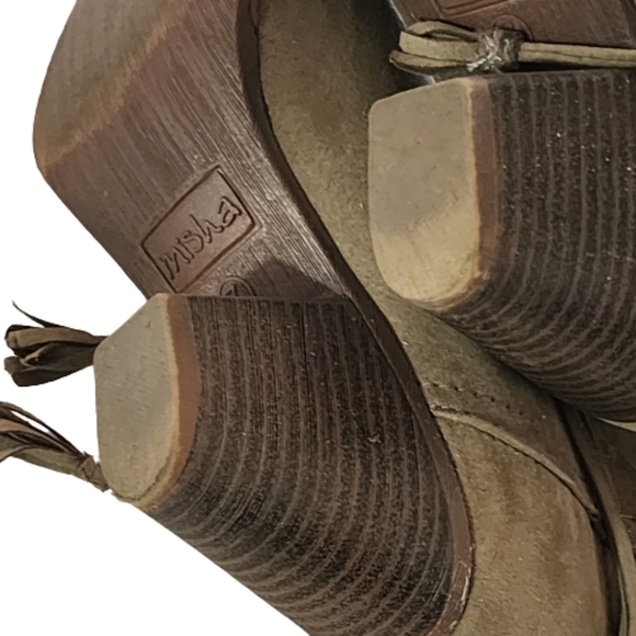 Stylish Tan Ankle Boots - Picture 5 of 6